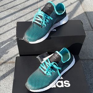 COPY - Adidas deerupt aqua run.half size small